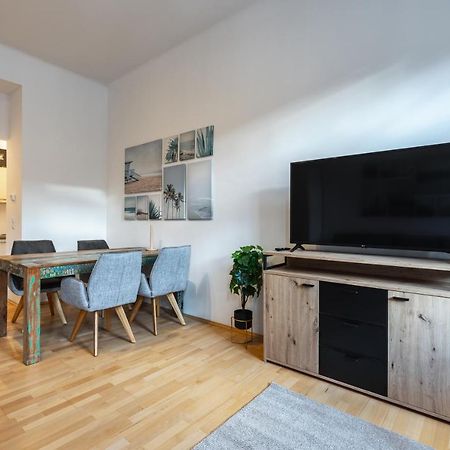 Cozy Apartment Steps Away From Subway Station Виена Екстериор снимка