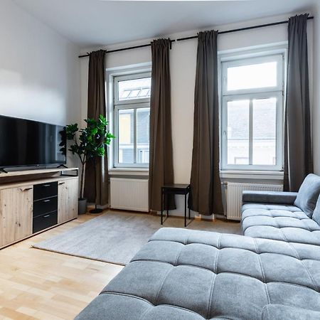Cozy Apartment Steps Away From Subway Station Виена Екстериор снимка