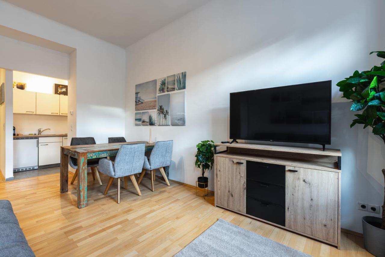 Cozy Apartment Steps Away From Subway Station Виена Екстериор снимка