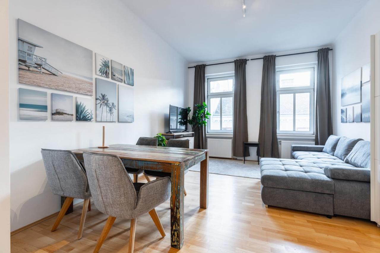 Cozy Apartment Steps Away From Subway Station Виена Екстериор снимка