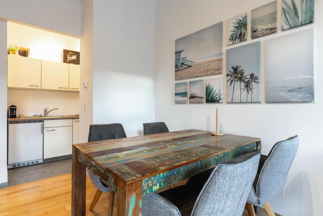 Cozy Apartment Steps Away From Subway Station Виена Екстериор снимка