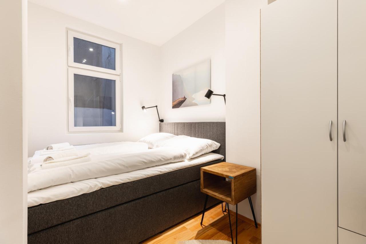 Cozy Apartment Steps Away From Subway Station Виена Екстериор снимка