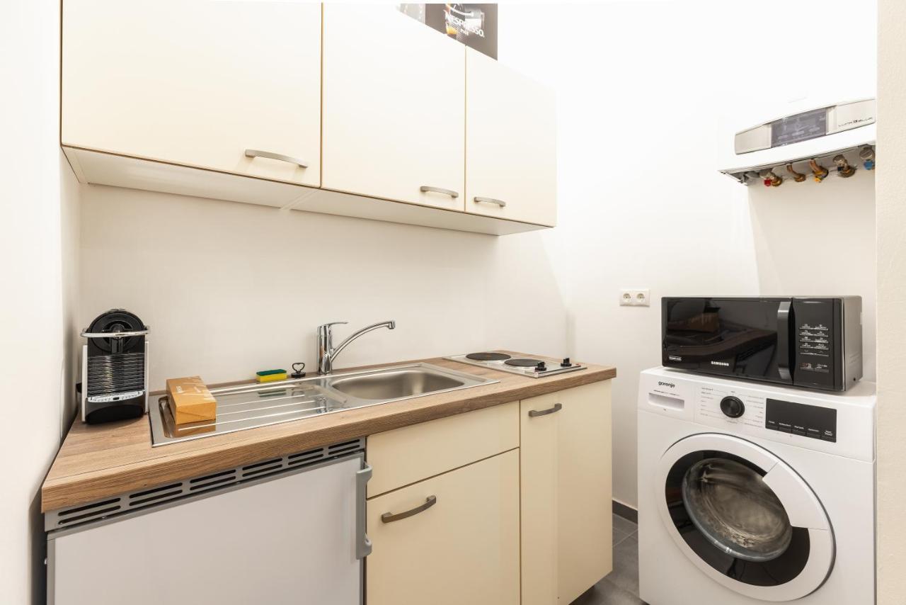 Cozy Apartment Steps Away From Subway Station Виена Екстериор снимка