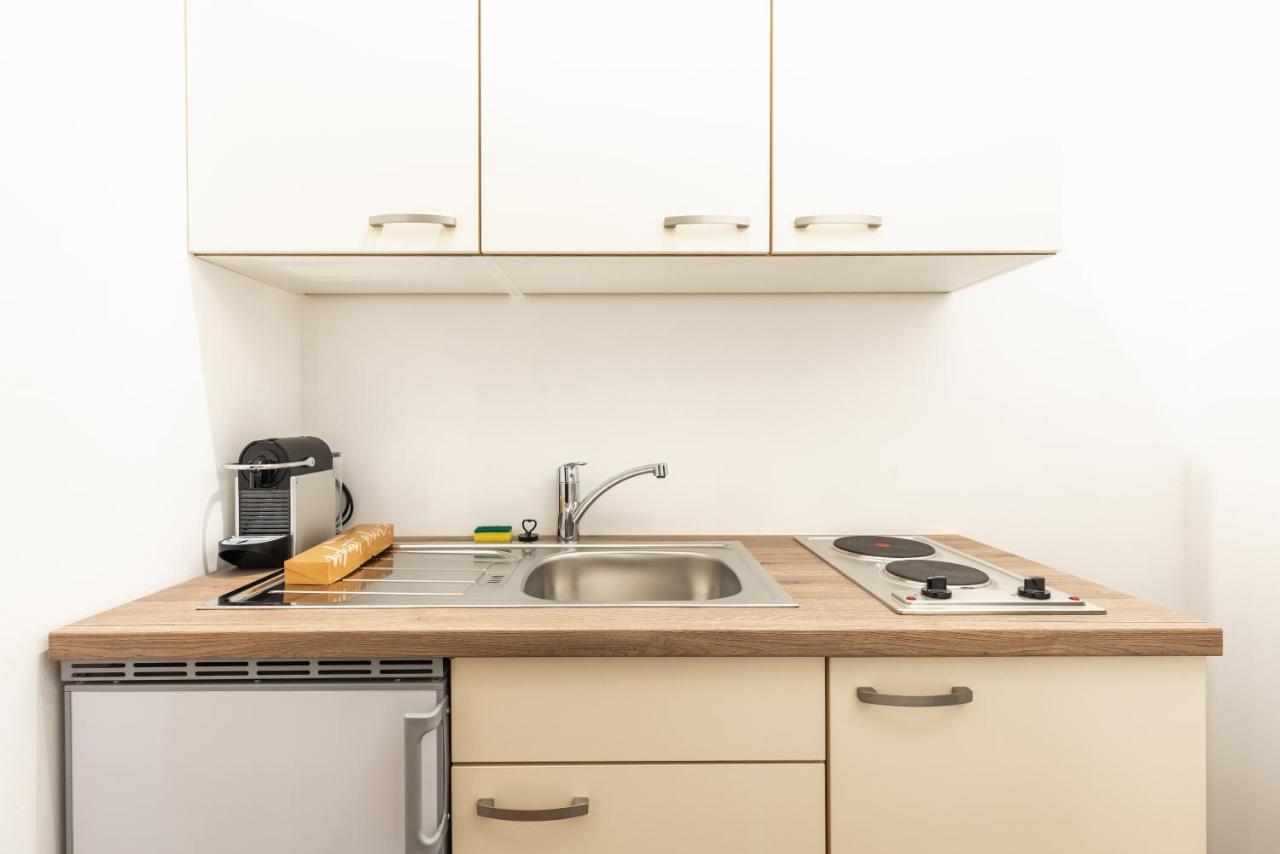 Cozy Apartment Steps Away From Subway Station Виена Екстериор снимка